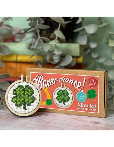 Mini cross-stitch embroidery kit - Good luck!