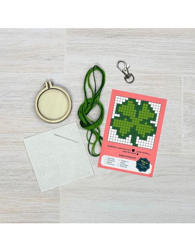 Mini cross-stitch embroidery kit - Good luck!