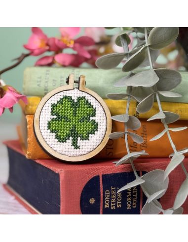 Mini cross-stitch embroidery kit - Good luck!