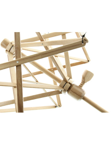 Wooden yarn swift with clamp by Rascol