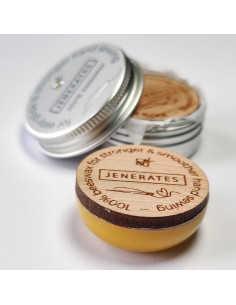 Beeswax pot for hand sewing 2