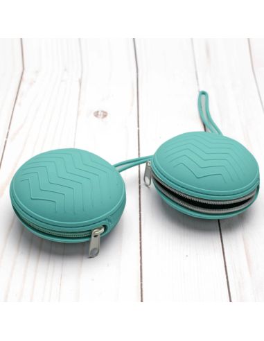 Round storage pouch for knitting accessories