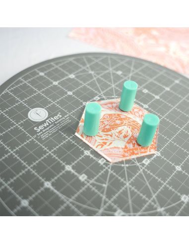 Sew Magnetic™ 28 cm self-healing rotating magnetic cutting mat
