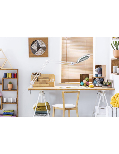 Daylight MAG XL magnifying lamp