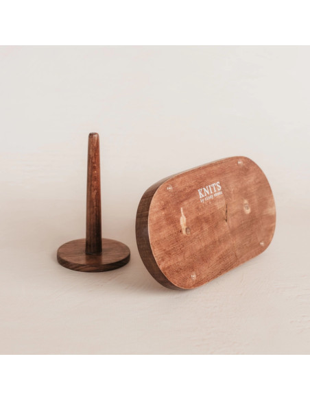 Double wooden rotating stand for balls of yarn