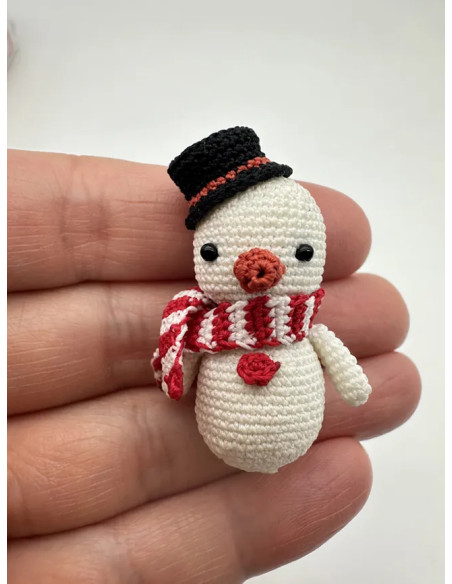 Book of micro-crochet dolls