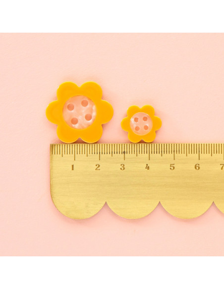 4-hole daisy buttons - Yellow 27 mm