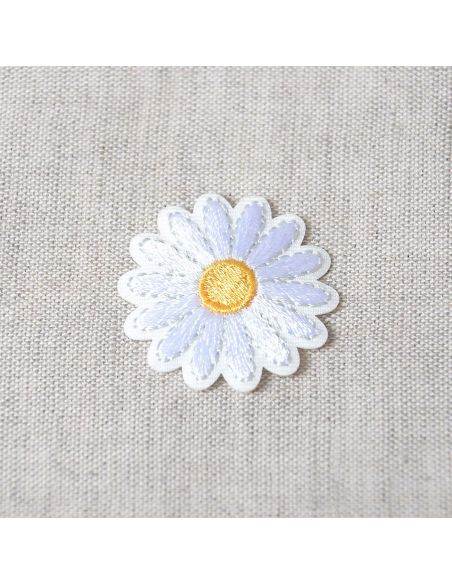 White daisy iron-on patch