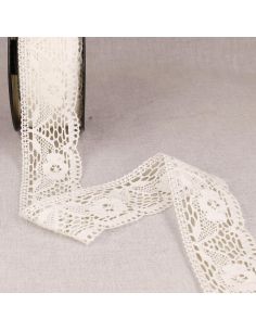 Cotton lace between two Marguerite 50 mm - White