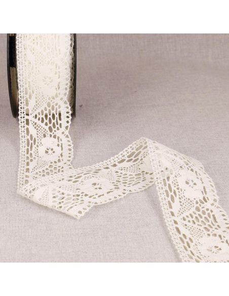 Cotton lace between two Marguerite 50 mm - White