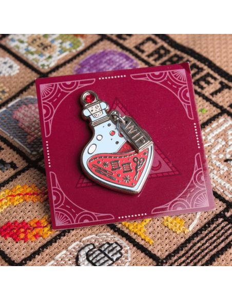Magnetic needle holder - Red magic potion